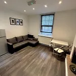 Cozy And Convienient Apartment